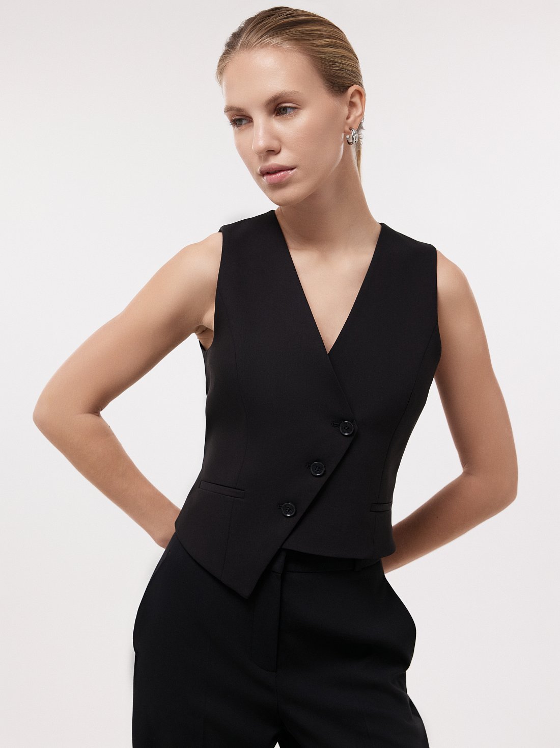 Жилет асимметричного кроя: фото №1