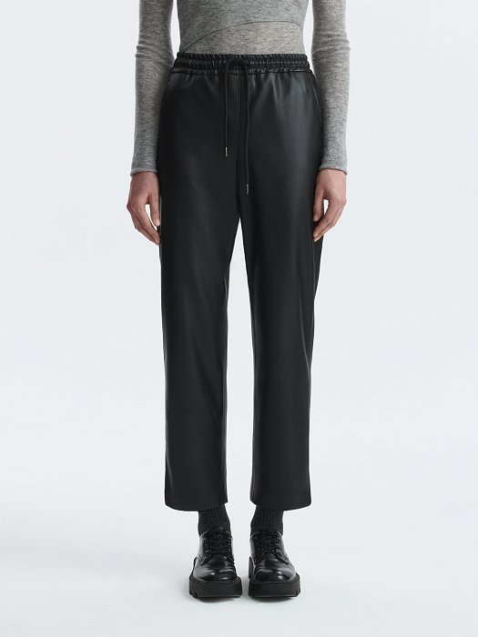 Зауженные брюки из экокожи: фото №3