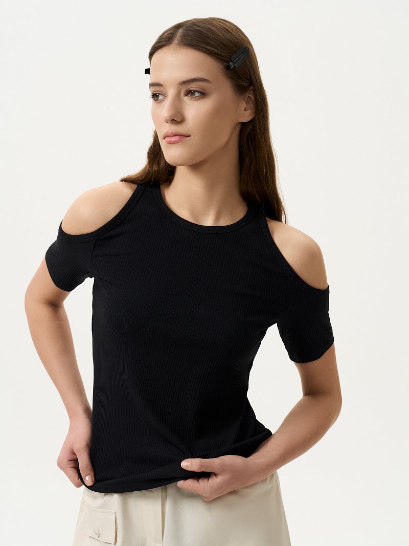 Футболка с открытыми плечами