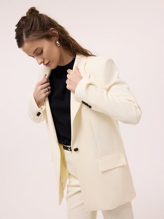 Удлиненный жакет на пуговице: фото №5