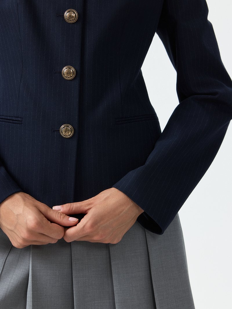 Приталенный жакет в полоску