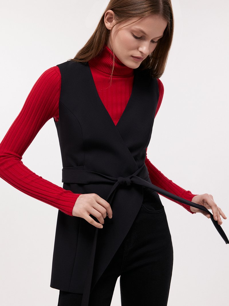 Асимметричный жилет на запах