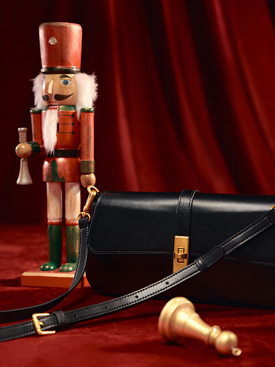 Сумка-багет из натуральной кожи