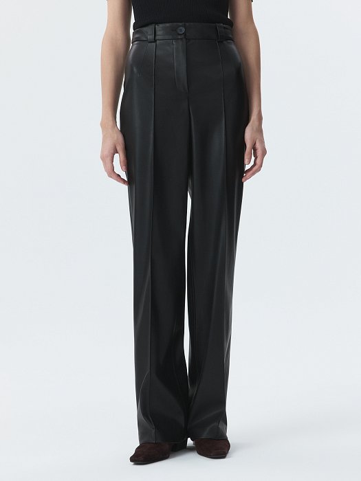 Брюки из экокожи со стрелками: фото №3