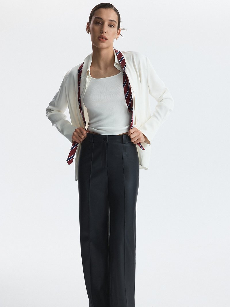 Брюки из экокожи со стрелками