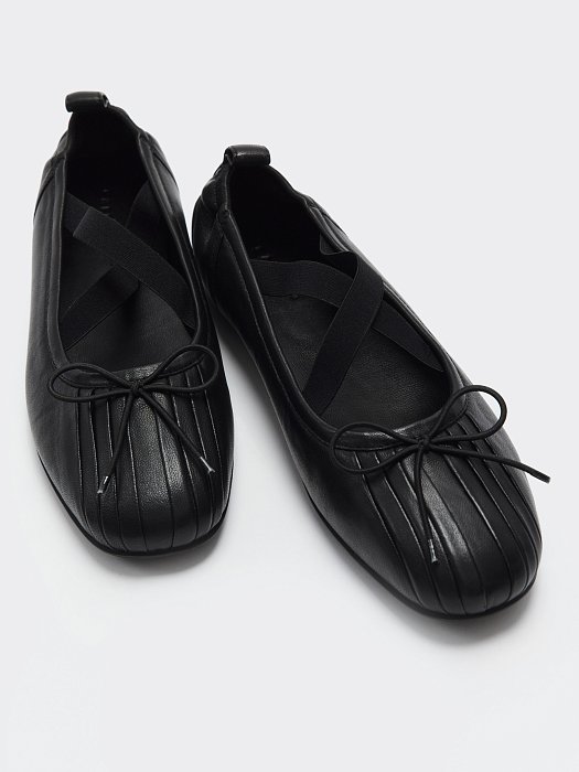 Кожаные балетки с бантом: фото №2