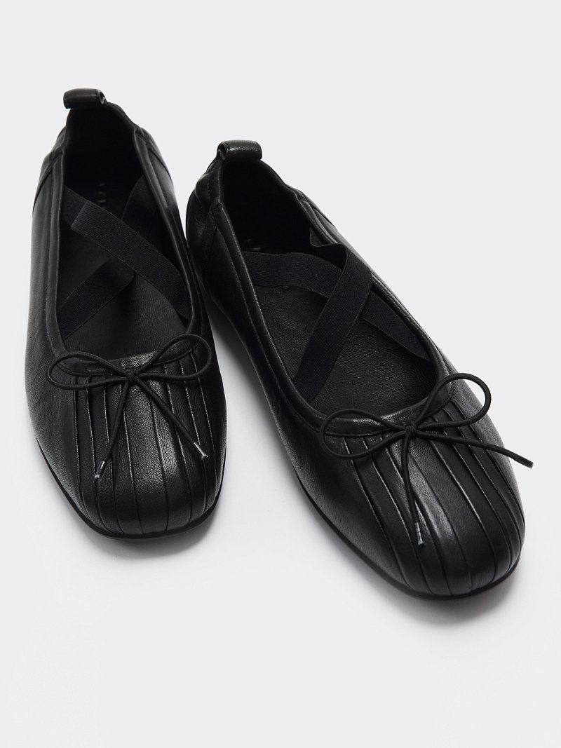 Кожаные балетки с бантом