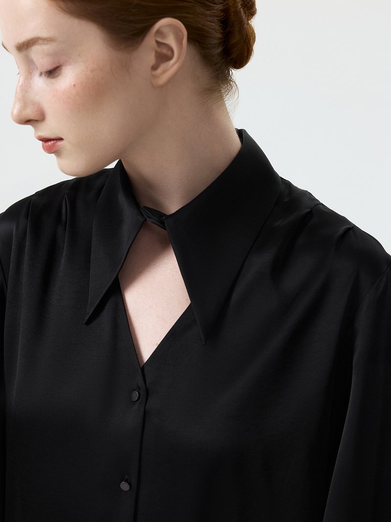 Атласная блуза со съемным воротником