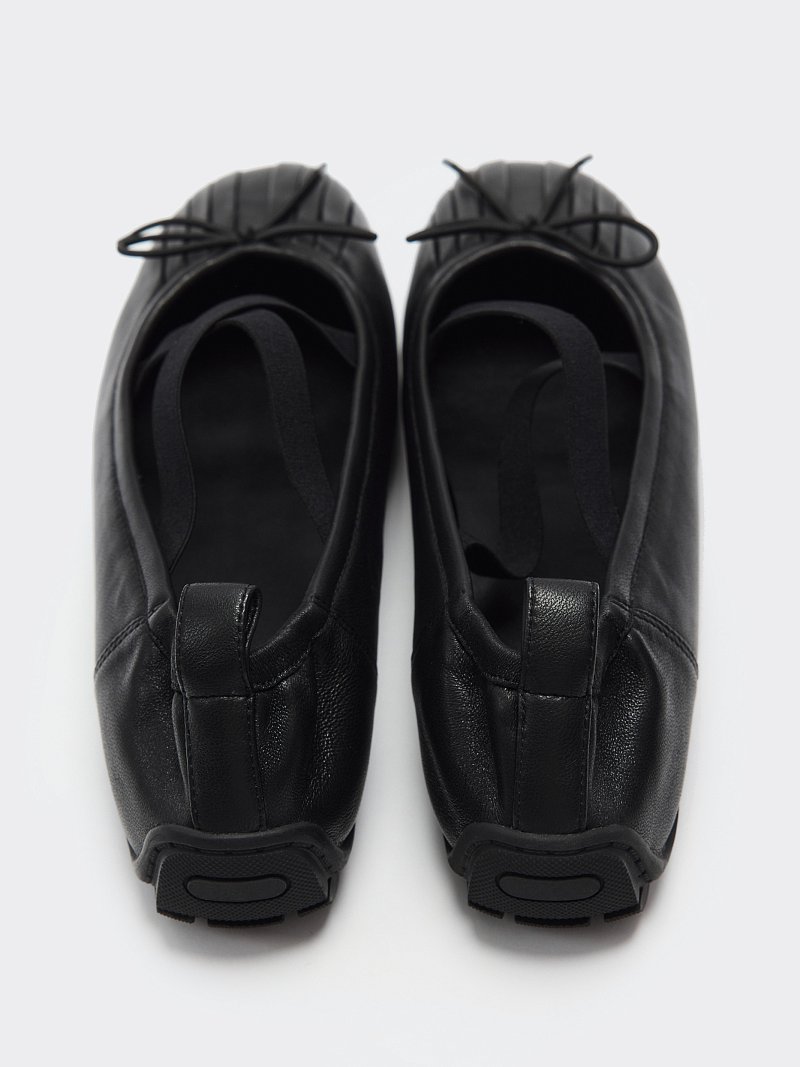 Кожаные балетки с бантом