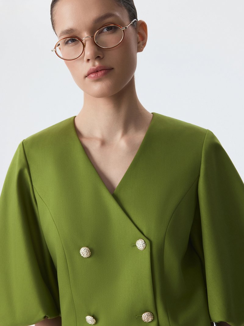 Укороченный жакет с объемными рукавами