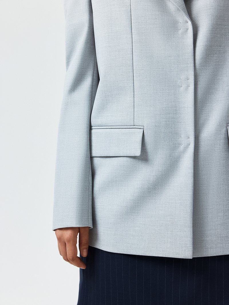 Прямой жакет на кнопках