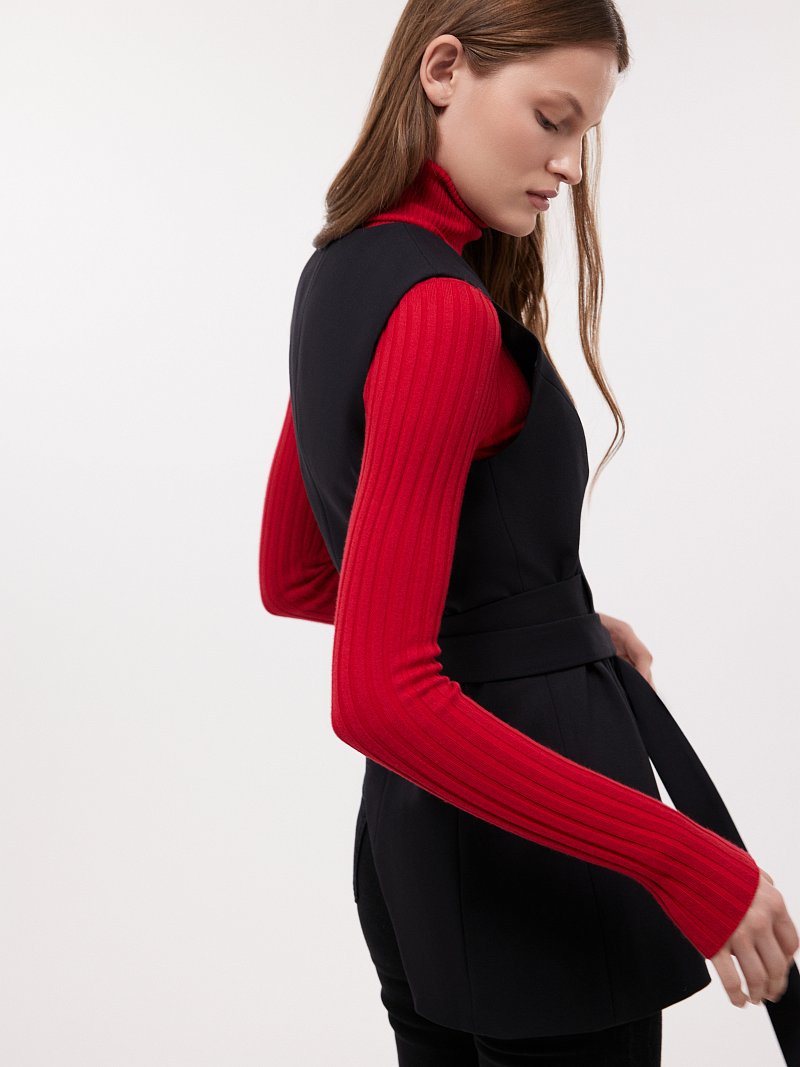 Асимметричный жилет на запах