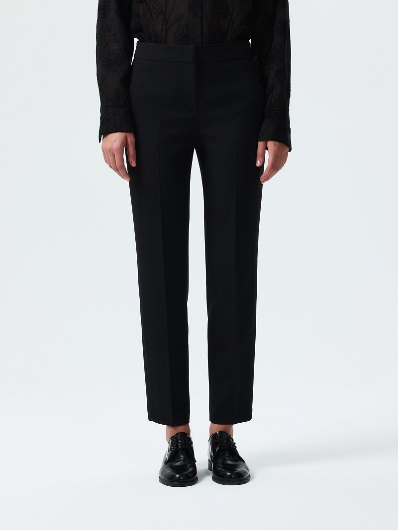 Зауженные брюки со стрелками