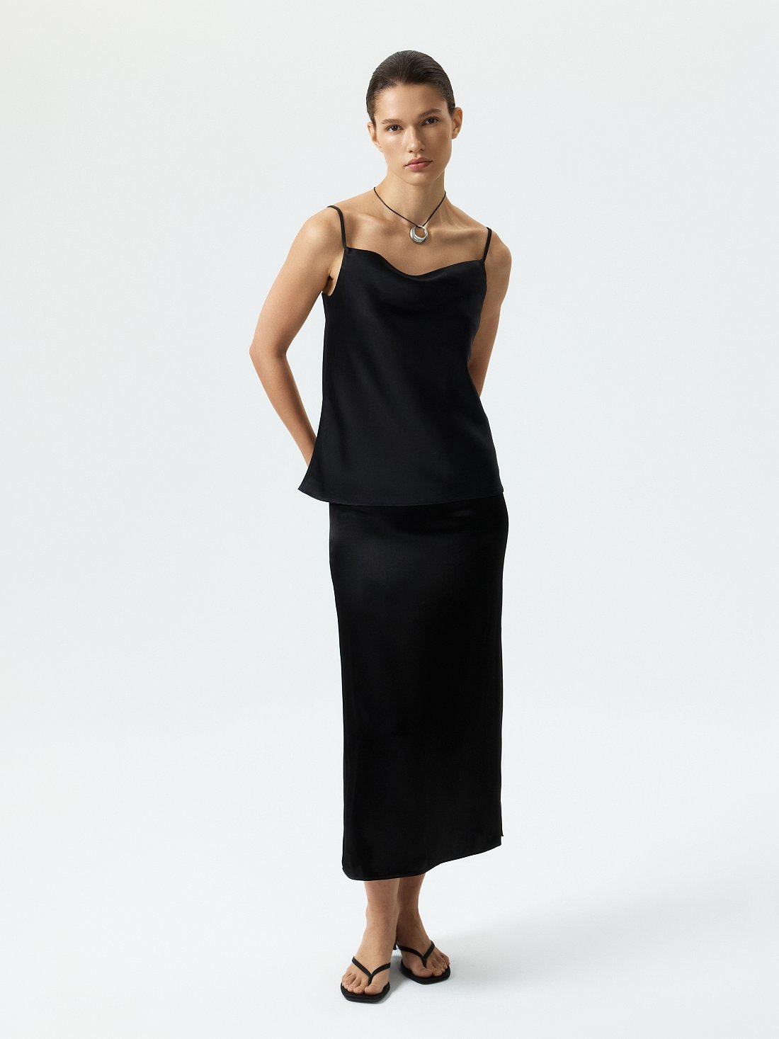 Атласный топ на бретелях: фото №1