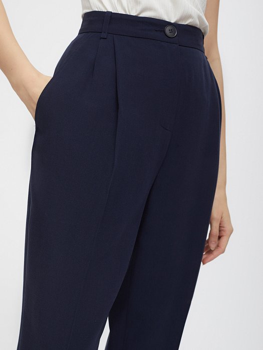 Брюки из тенсела с защипами: фото №2