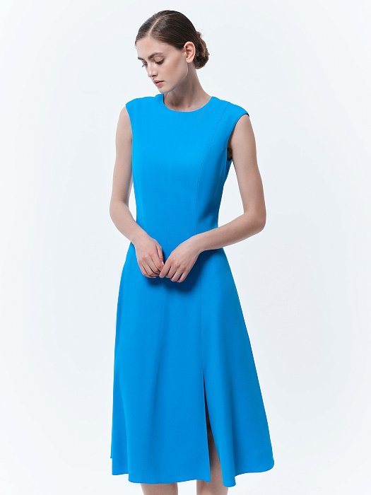 Приталенное платье с разрезом: фото №3