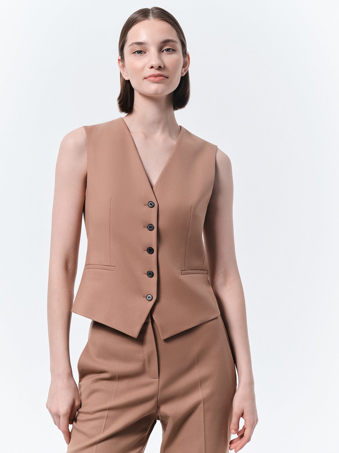 Однобортный жилет на пуговицах: фото №1