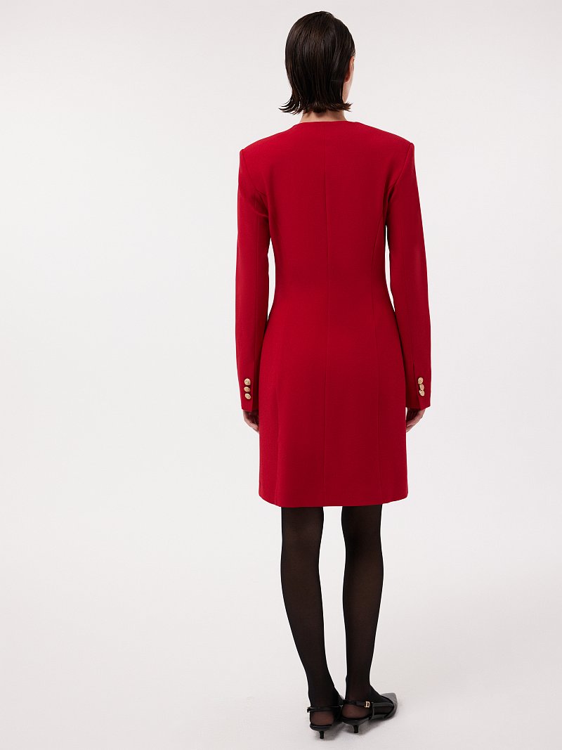 Платье-футляр с длинными рукавами