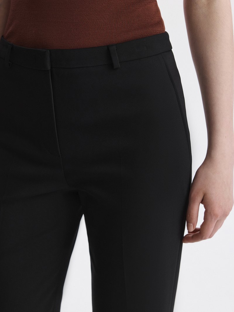 Костюмные брюки-клеш