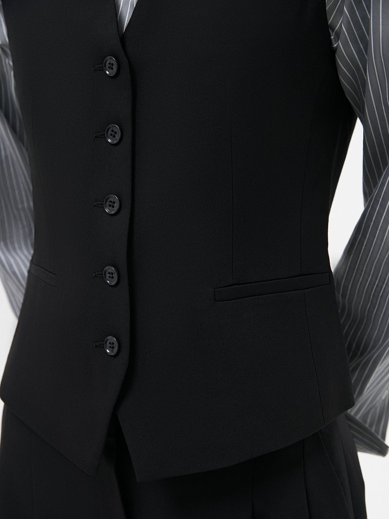 Жилет из костюмной ткани 