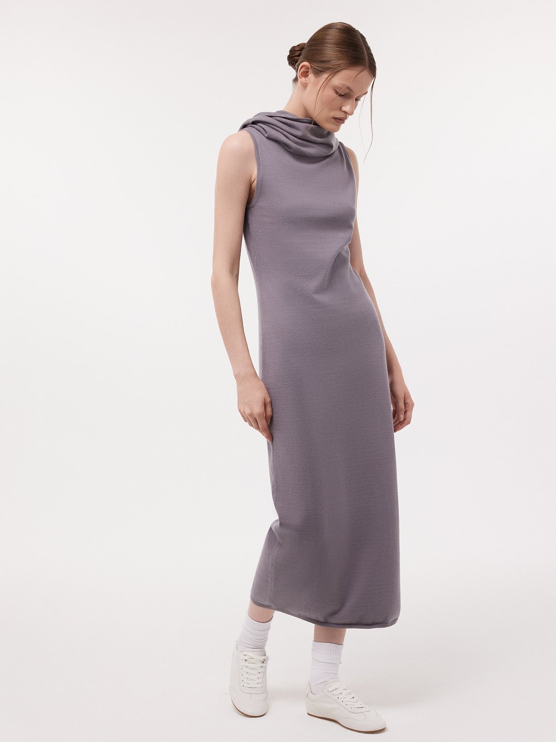 Трикотажное платье с капюшоном: фото №1