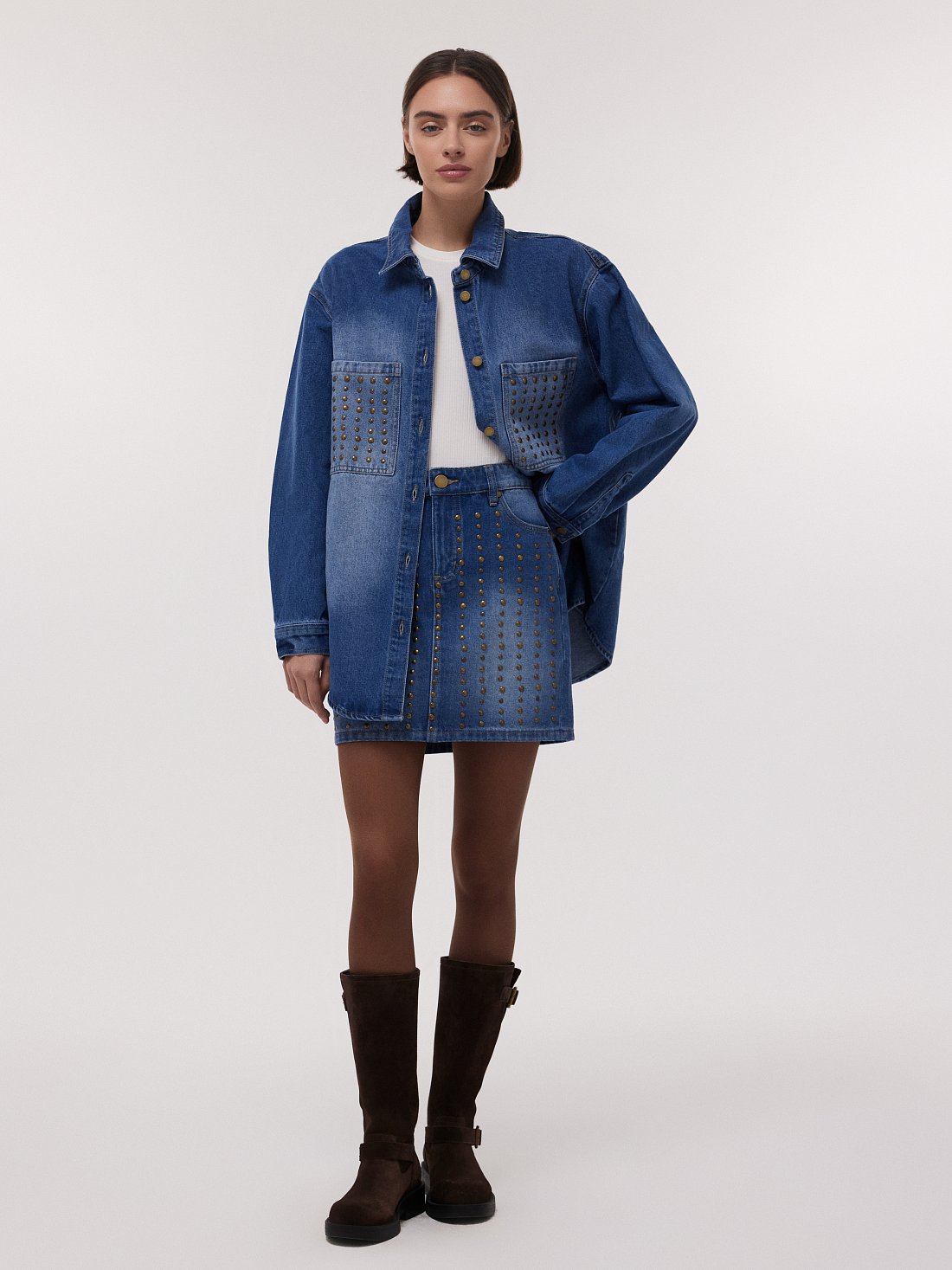 Джинсовая мини-юбка с клепками: фото №1