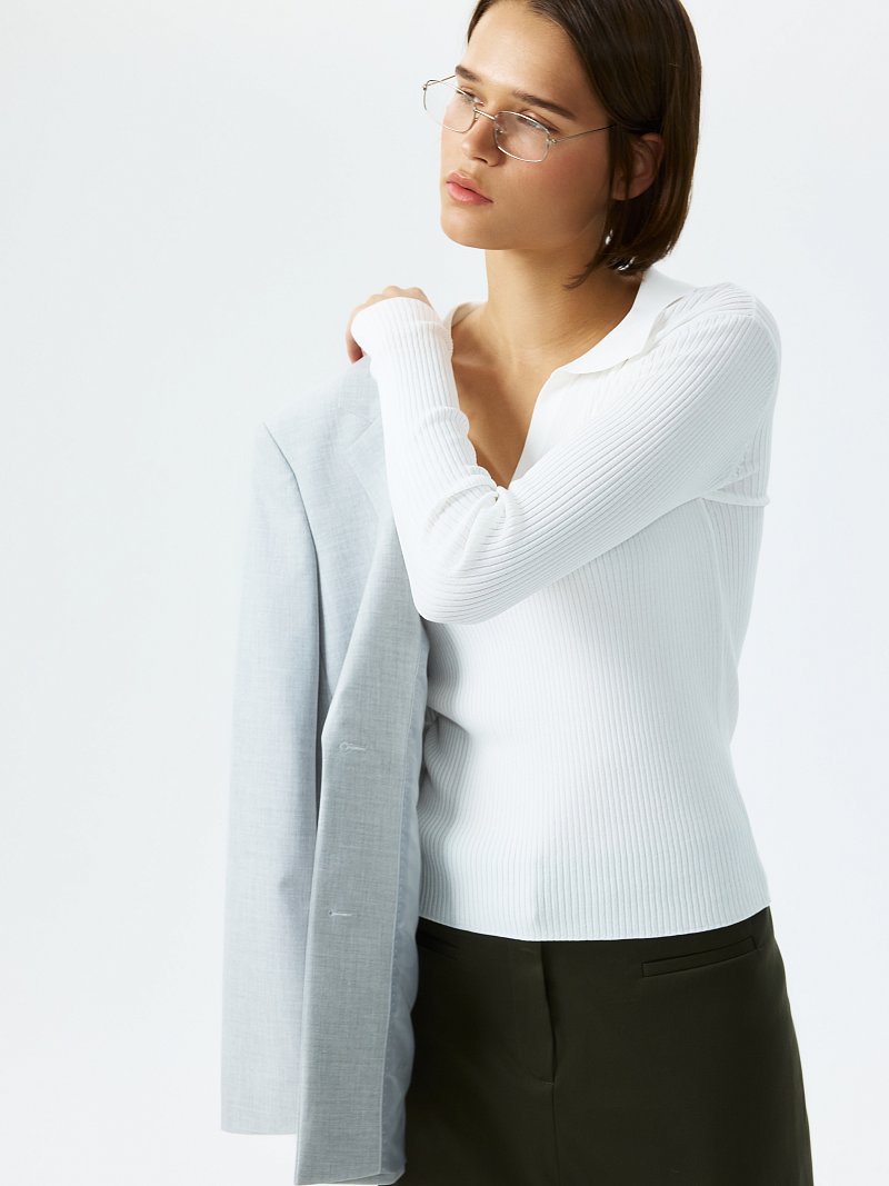 Лонгслив с V-вырезом