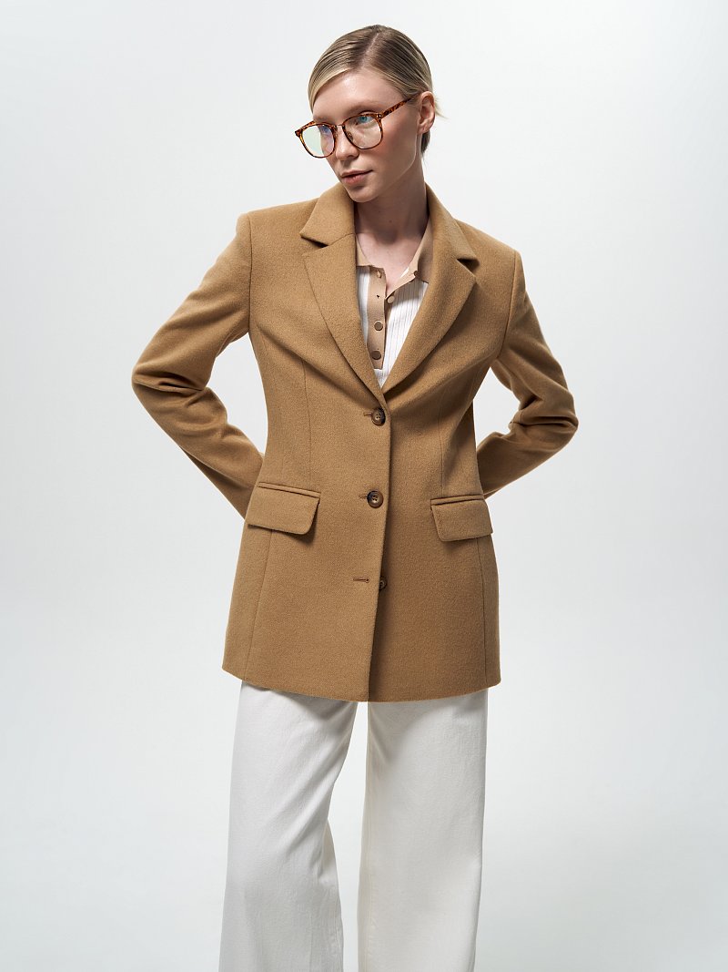 Приталенный жакет из драпа