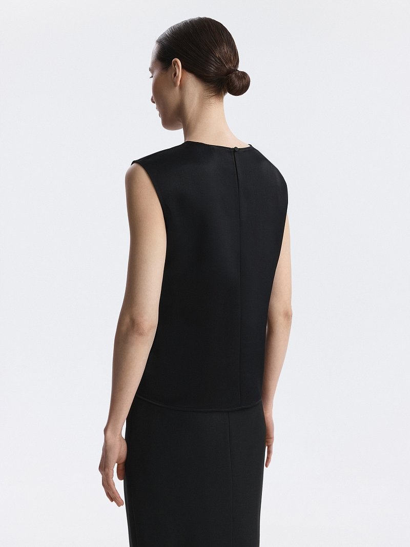 Топ из атласной ткани