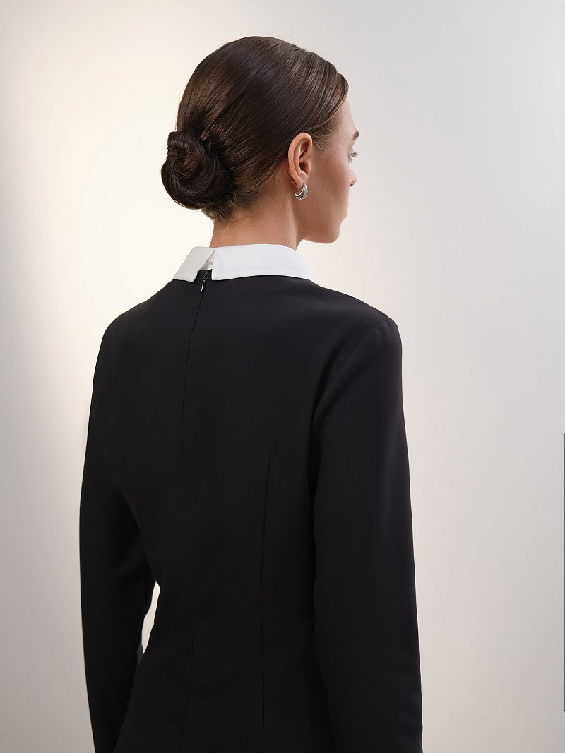 Платье со съемными воротником и манжетами