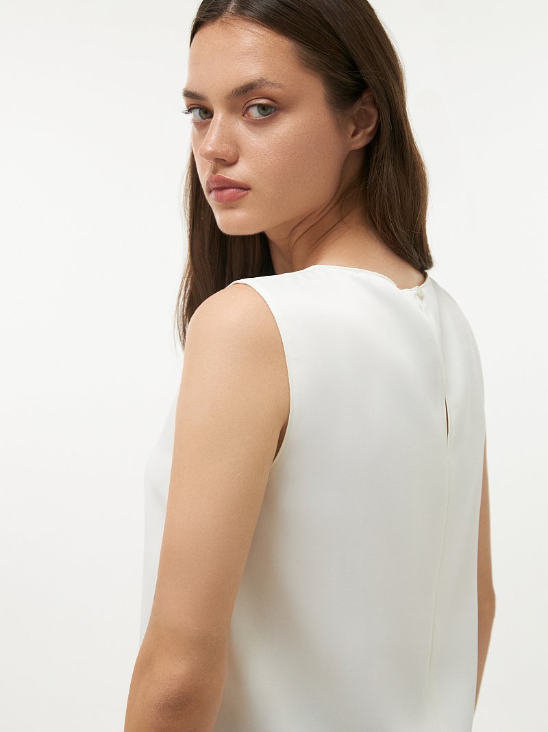 Топ из атласной ткани