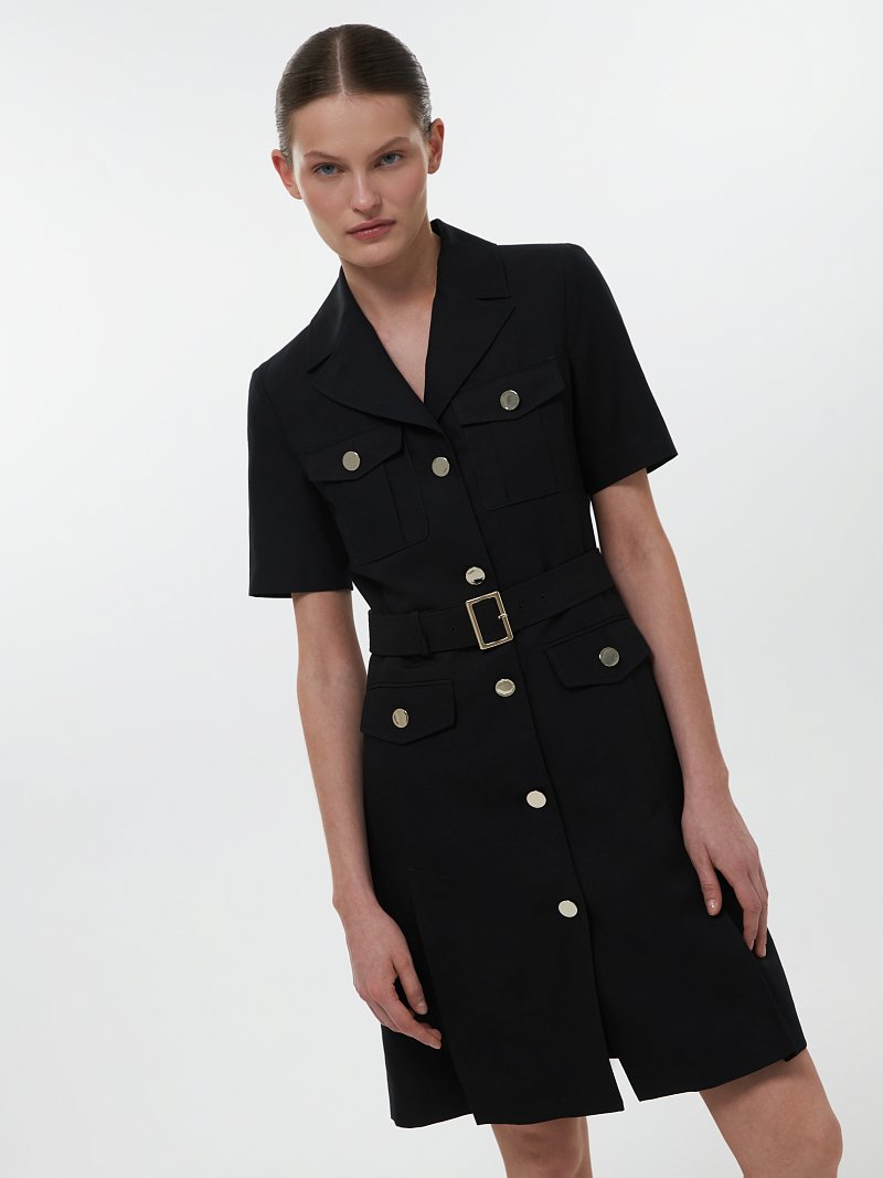 Платье с накладными карманами