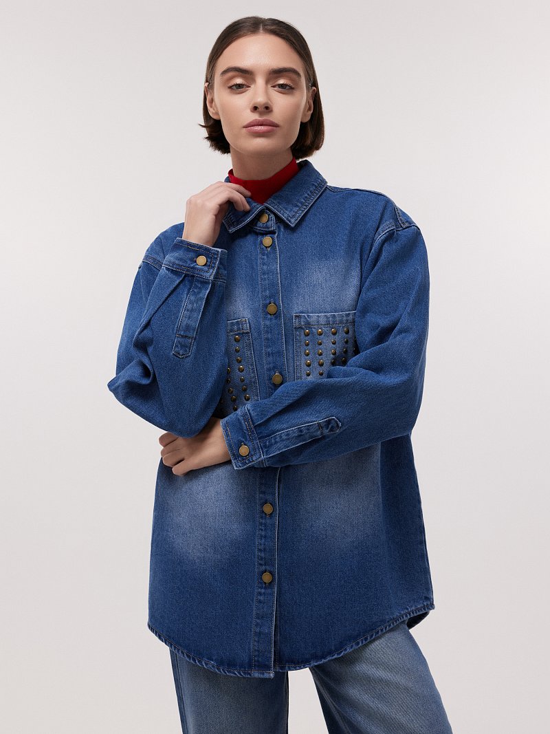Джинсовая рубашка с клепками