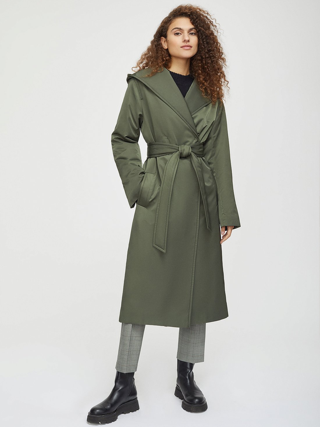 Утепленное пальто с поясом: фото №1