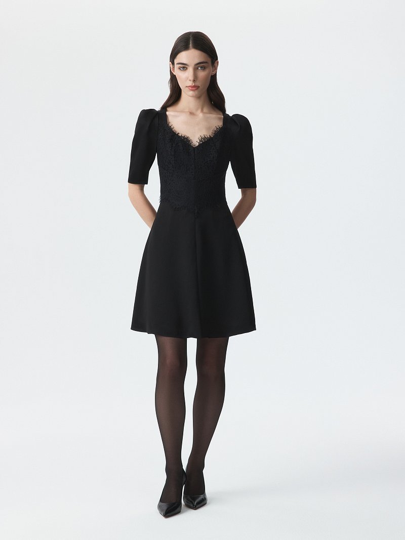 Атласное платье с кружевом