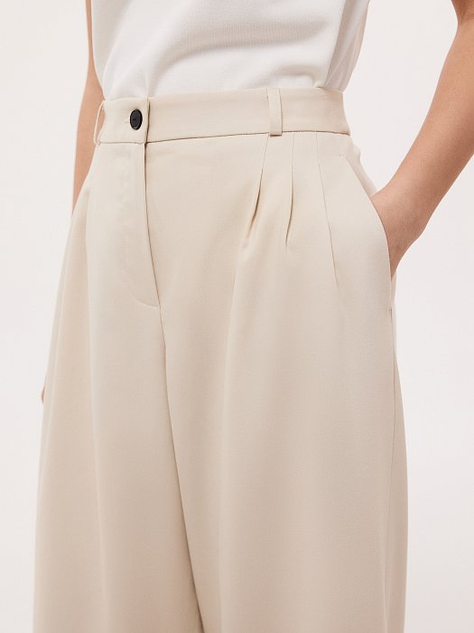 Свободные брюки с защипами: фото №3