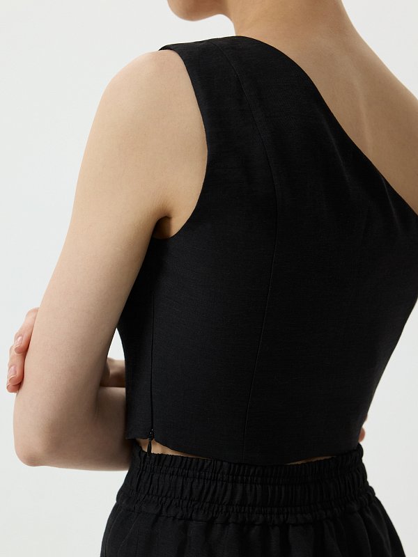 Кроп-топ асимметричного кроя