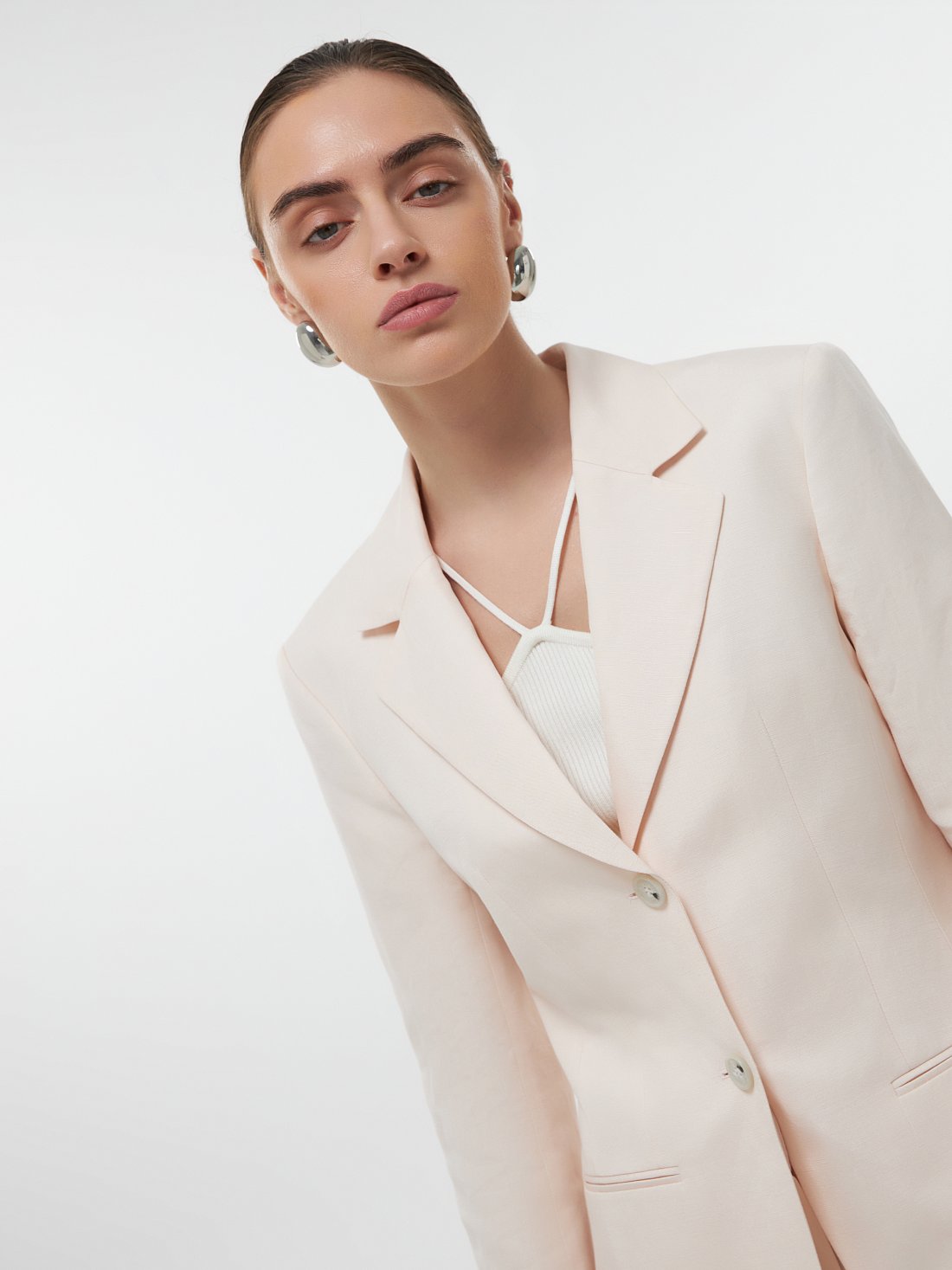 Приталенный жакет со льном: фото №1