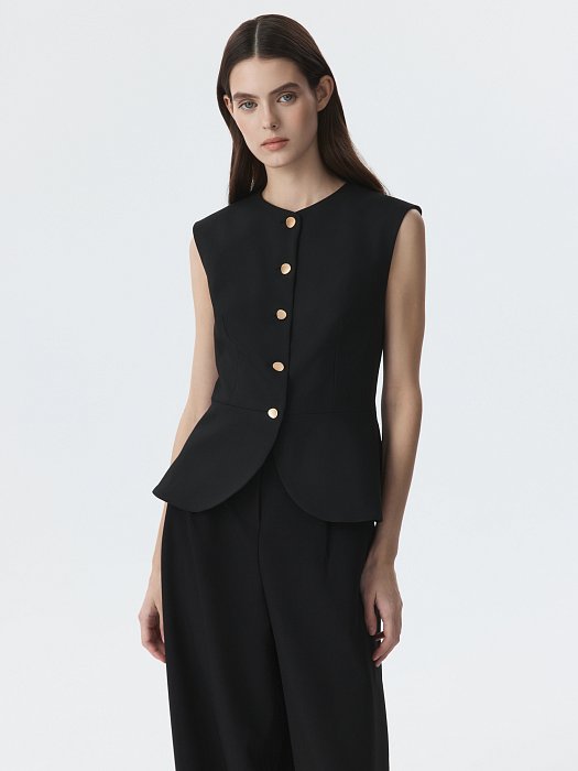 Приталенный жилет с баской: фото №3