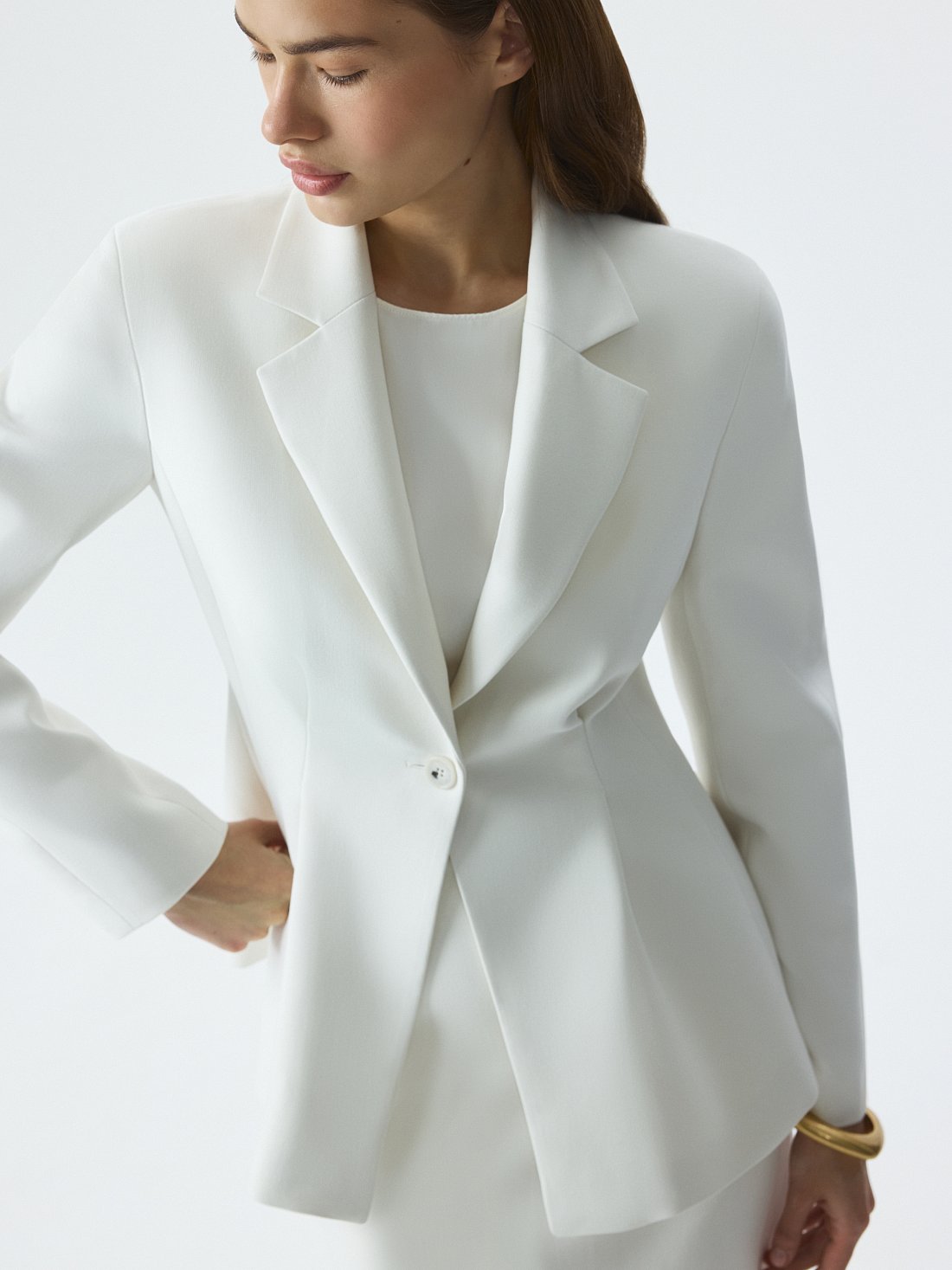 Приталенный жакет с защипами: фото №1