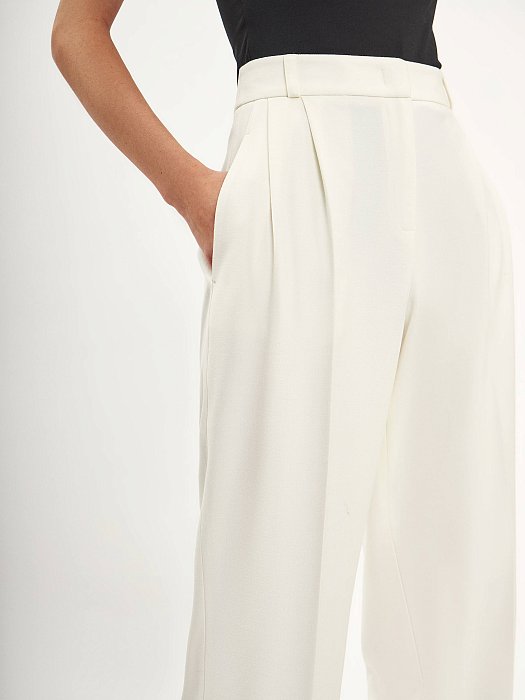 Прямые брюки с защипами: фото №6