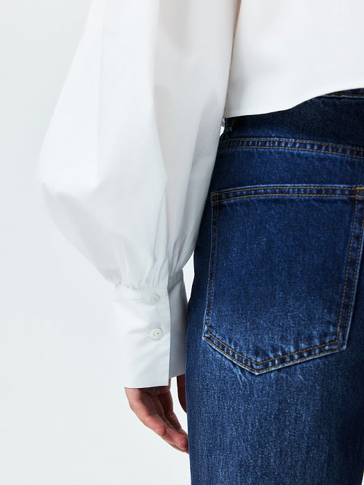 Укороченная блуза с объемными рукавами: фото №4