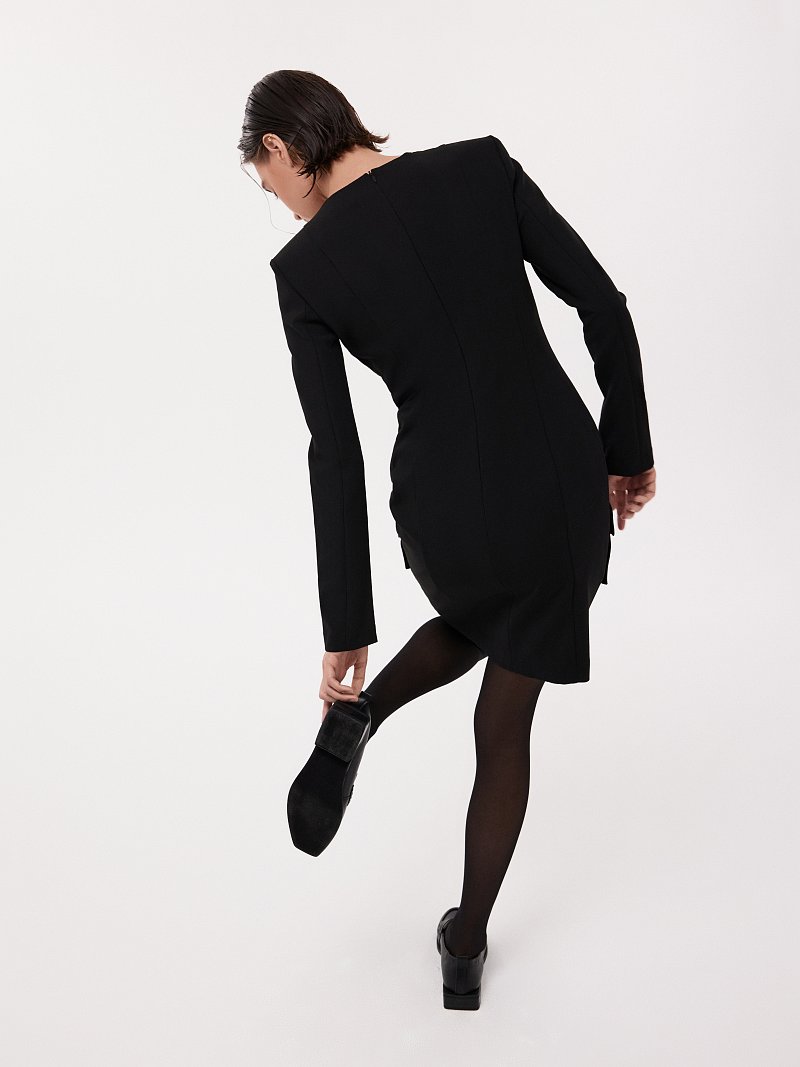 Платье с вырезом каре и карманами