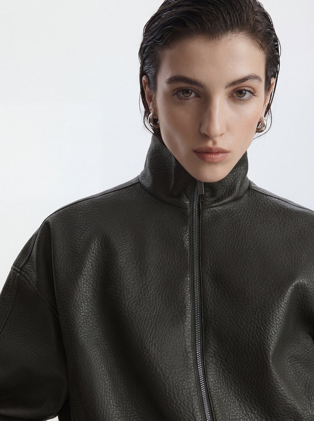 Куртка из экокожи на молнии: фото №1