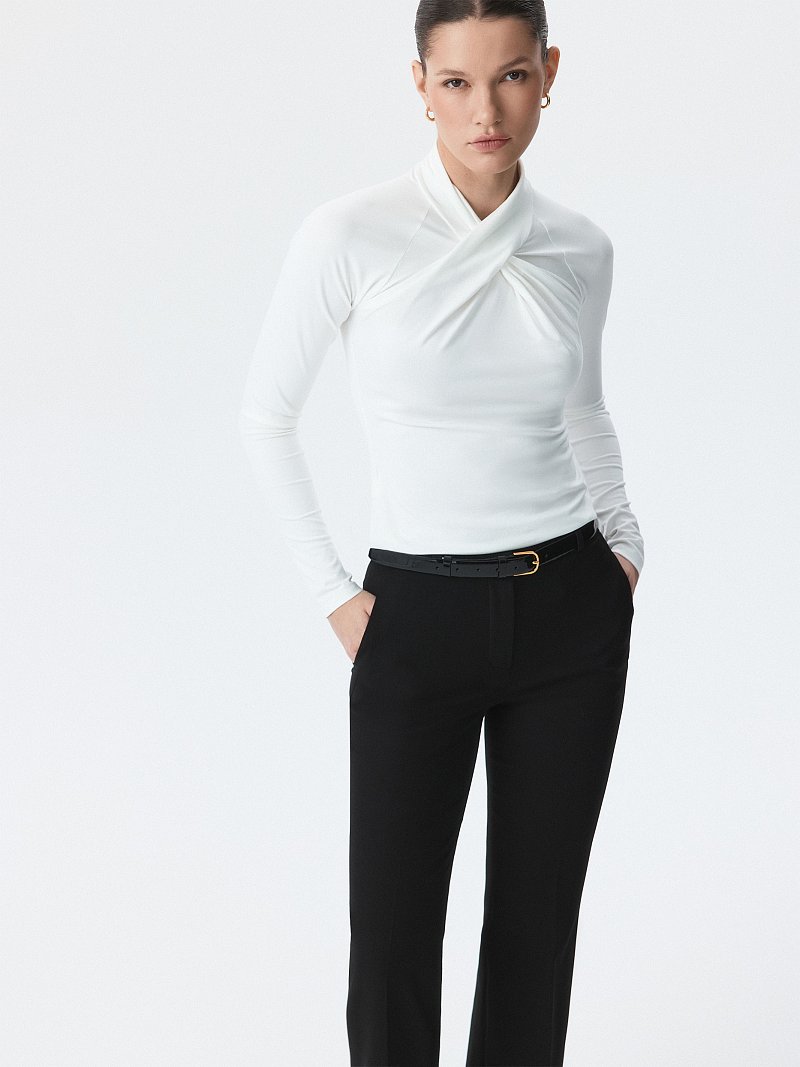 Костюмные брюки-клеш