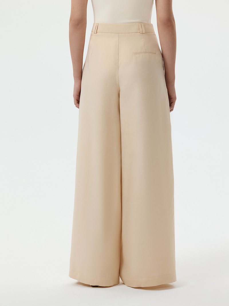 Льняные брюки с защипами