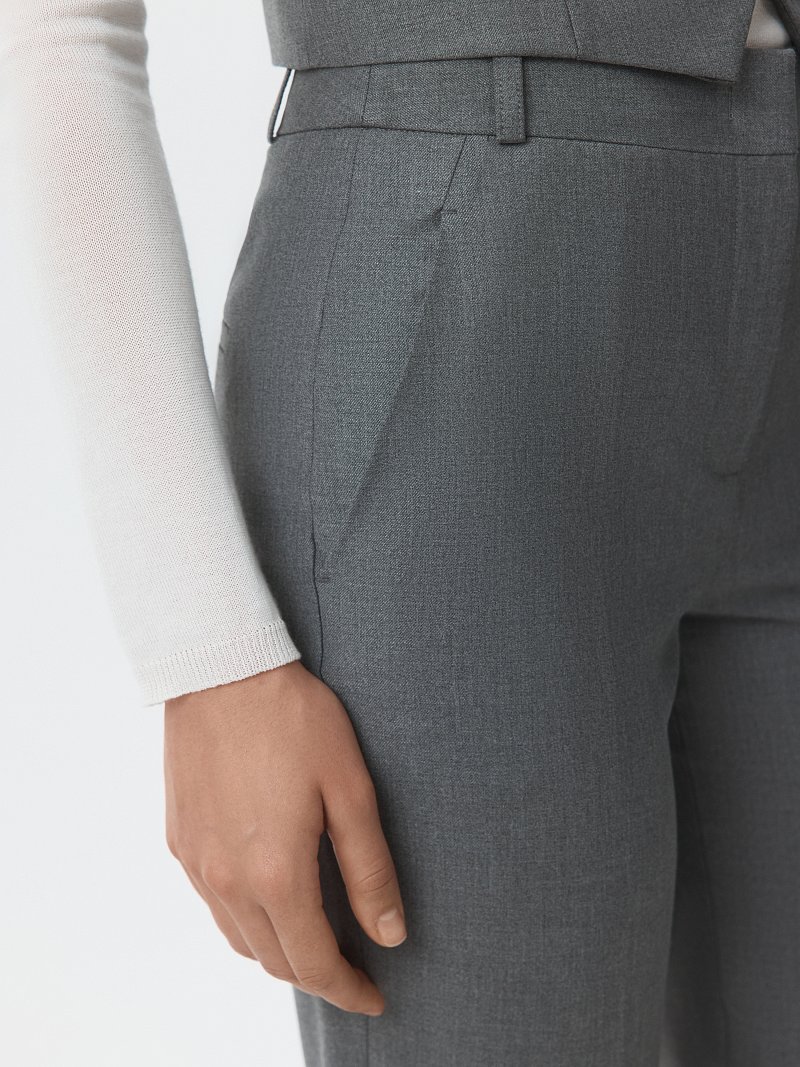 Зауженные брюки со стрелками