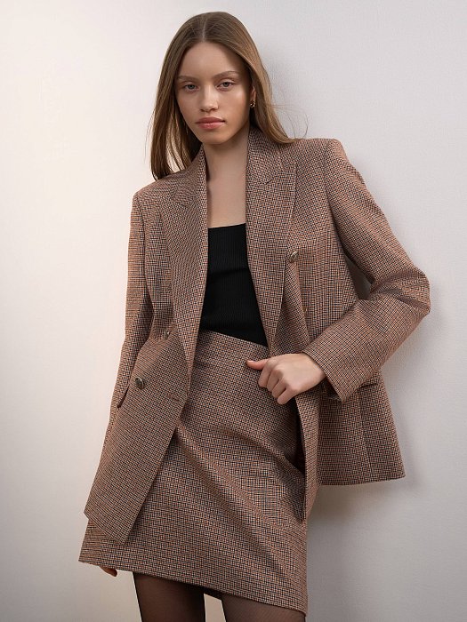 Двубортный жакет в клетку: фото №3