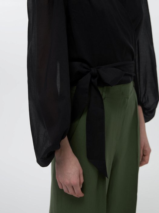 Укороченная блуза на запах: фото №3