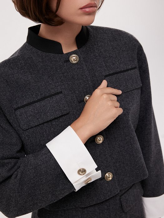 Укороченный жакет со съемными манжетами: фото №4
